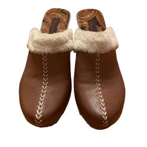 Womens BareTraps brown leather clogs size 9